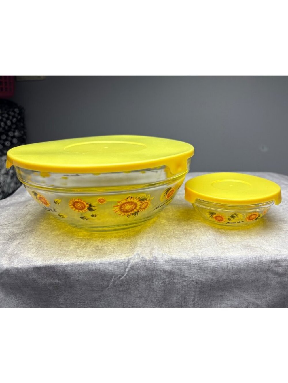 Glass Mixing Bowls Yellow Lids Sunflower Design 1/2 Cup & 4 Cup Set Vtg